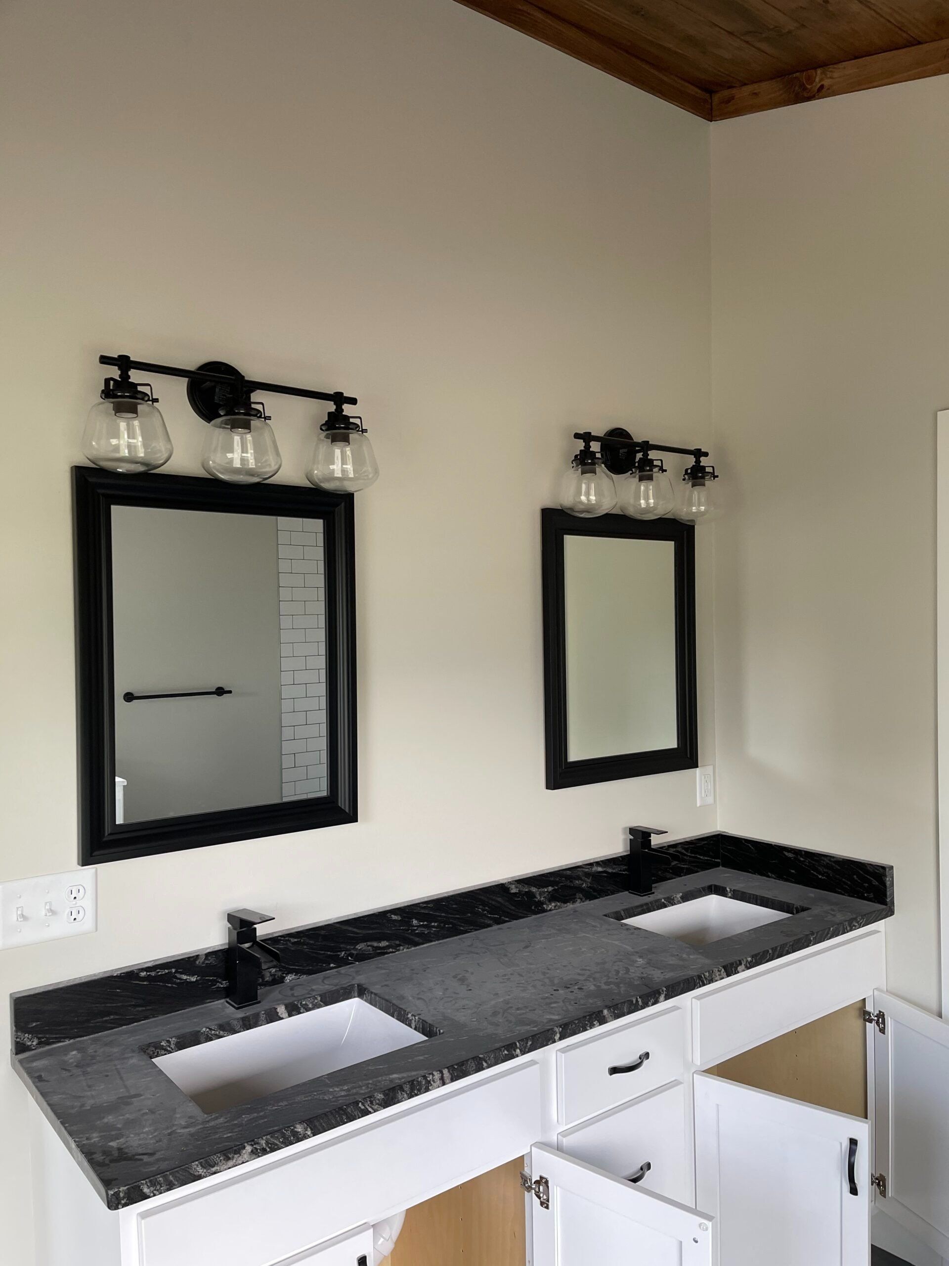 Wall mirrors and sinks