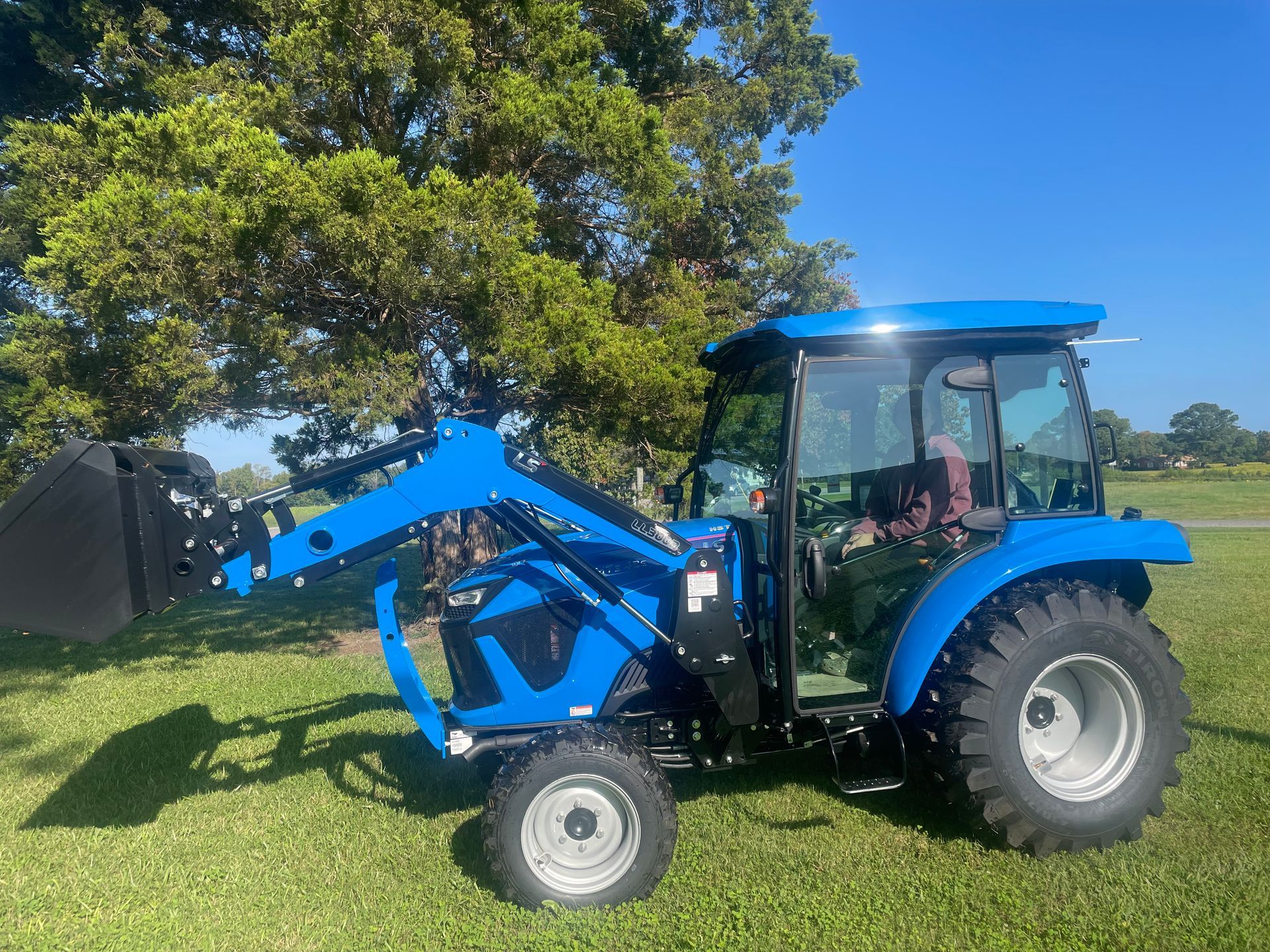 Roger Fowlers LS Tractor for sale with enclosed cab
