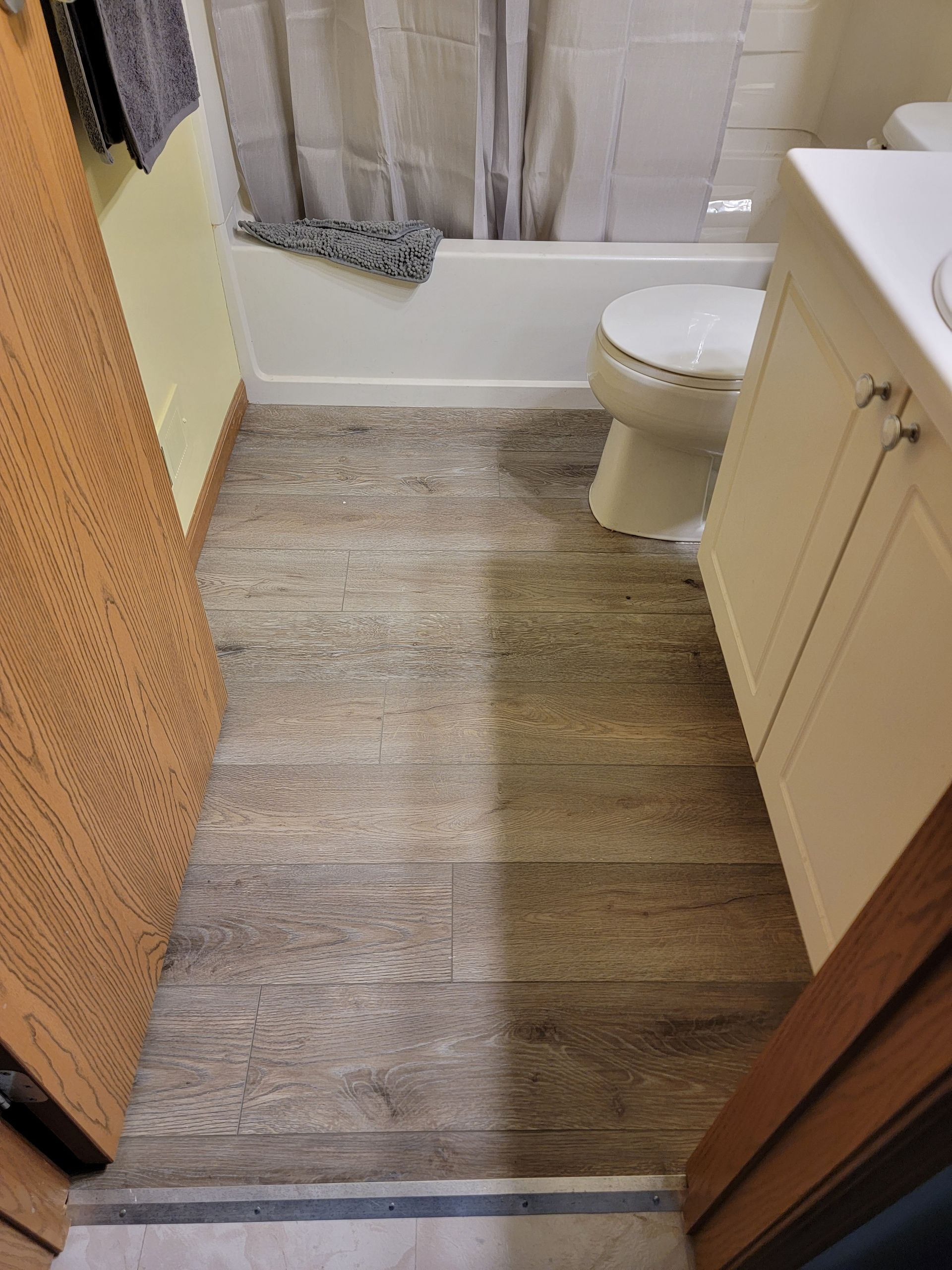 A bathroom with a toilet , sink , and bathtub.