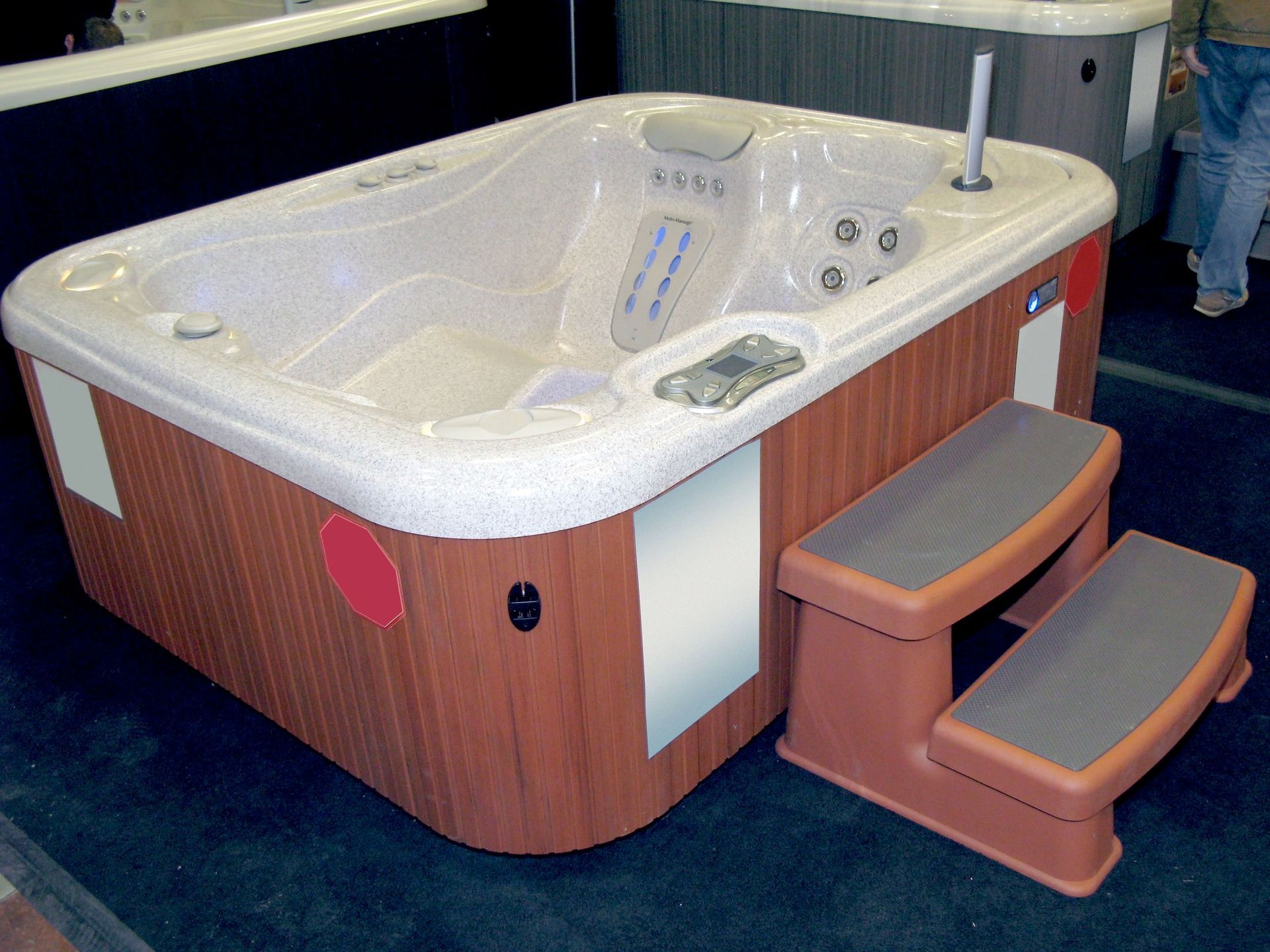 Hot Tubs at Home vs. Commercial Spas: Which Offers the Better Wellness Boost?