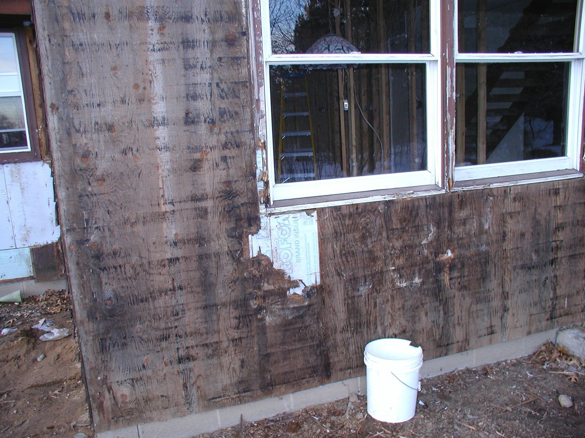 House with peeling sides