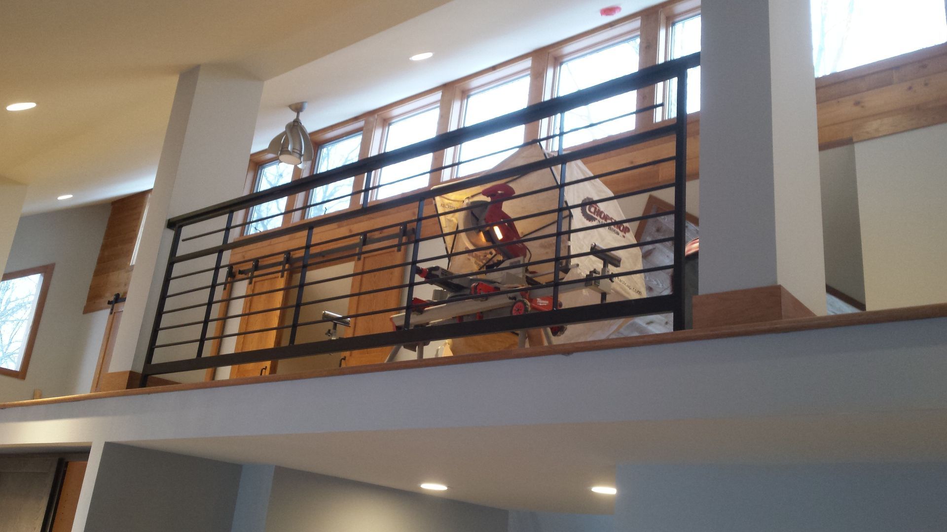 Machine for cutting metal