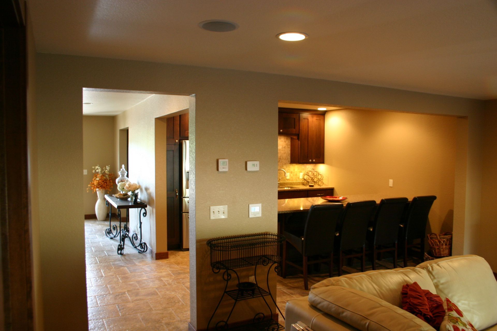 Halllway leading to the kitchen