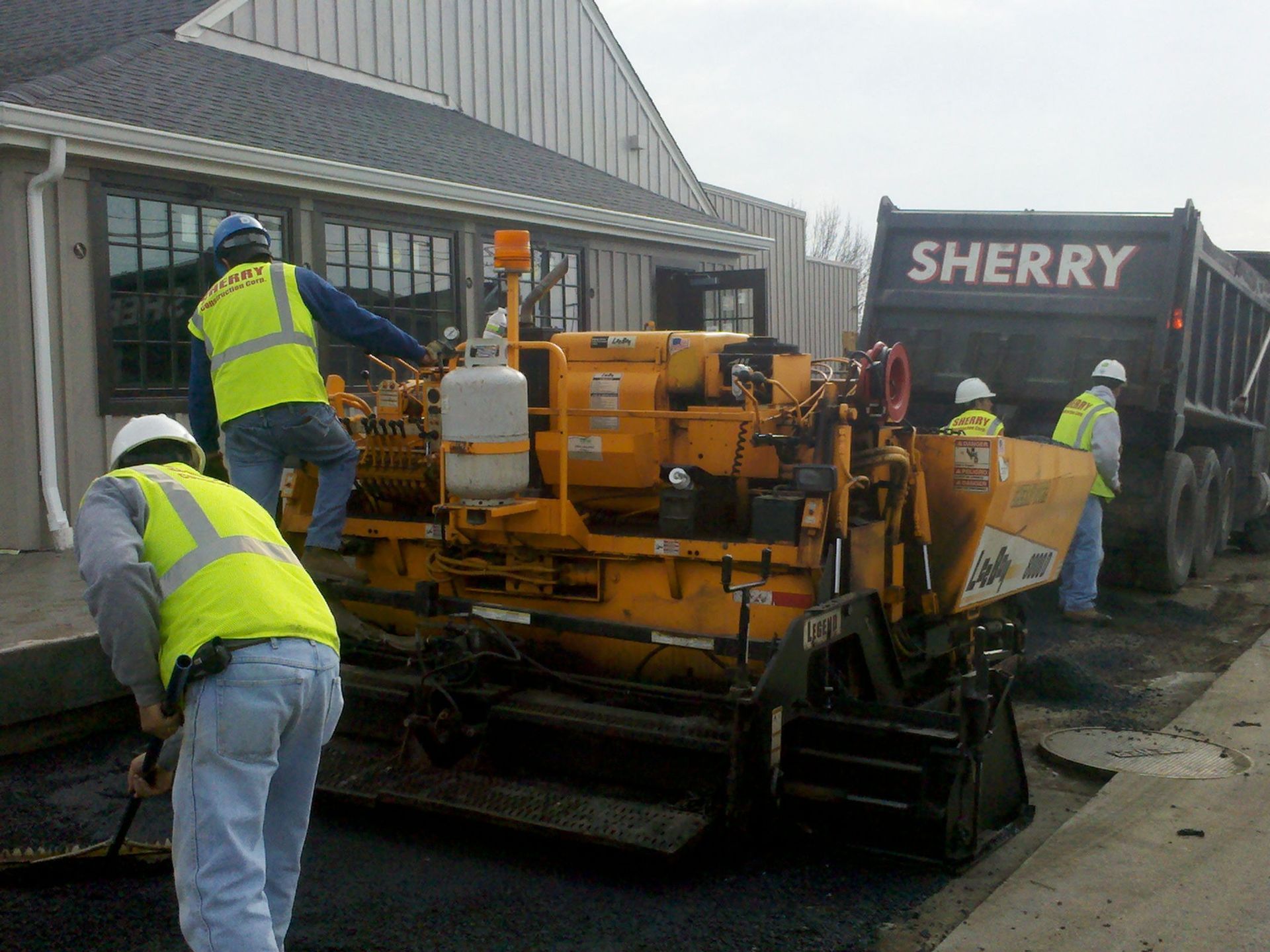 Asphalt paving services