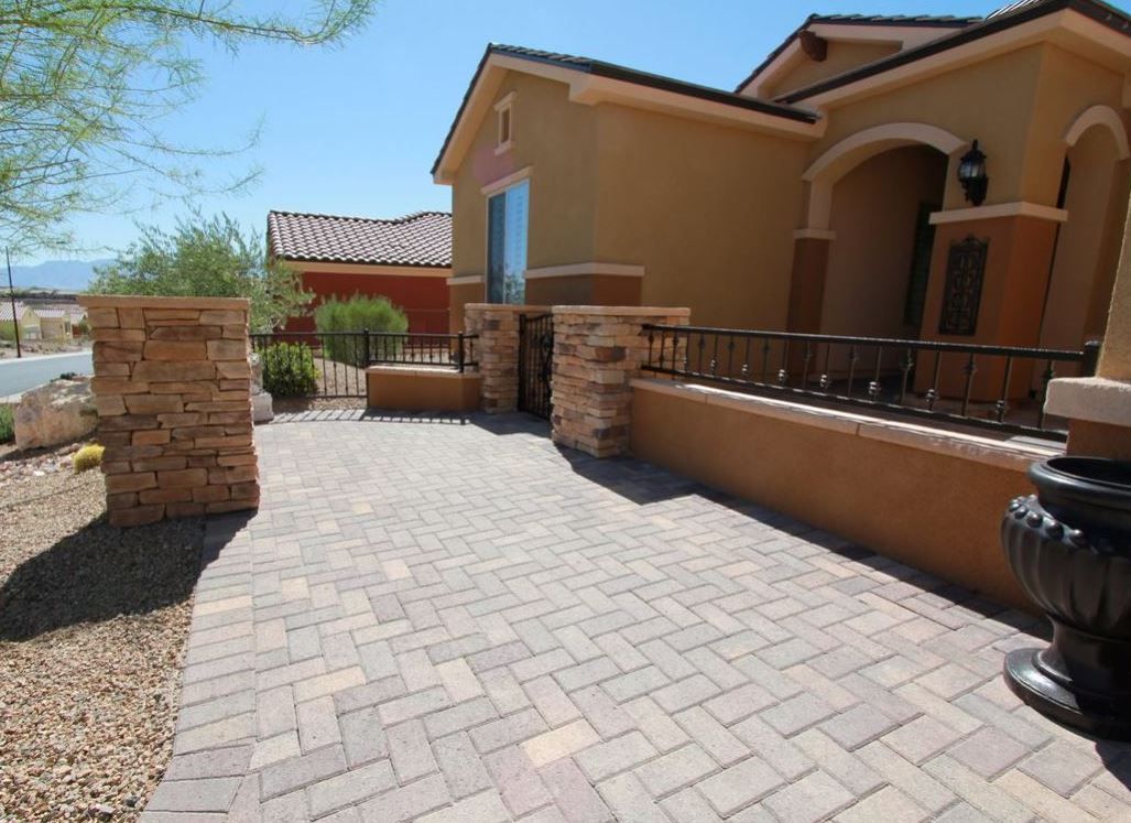 Hardscape-Pavers-Courtyard