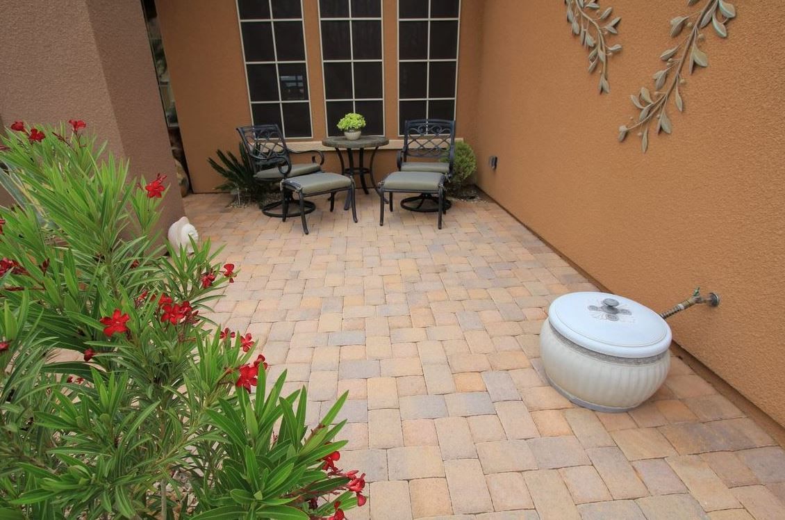 Hardscape-Pavers-Courtyard