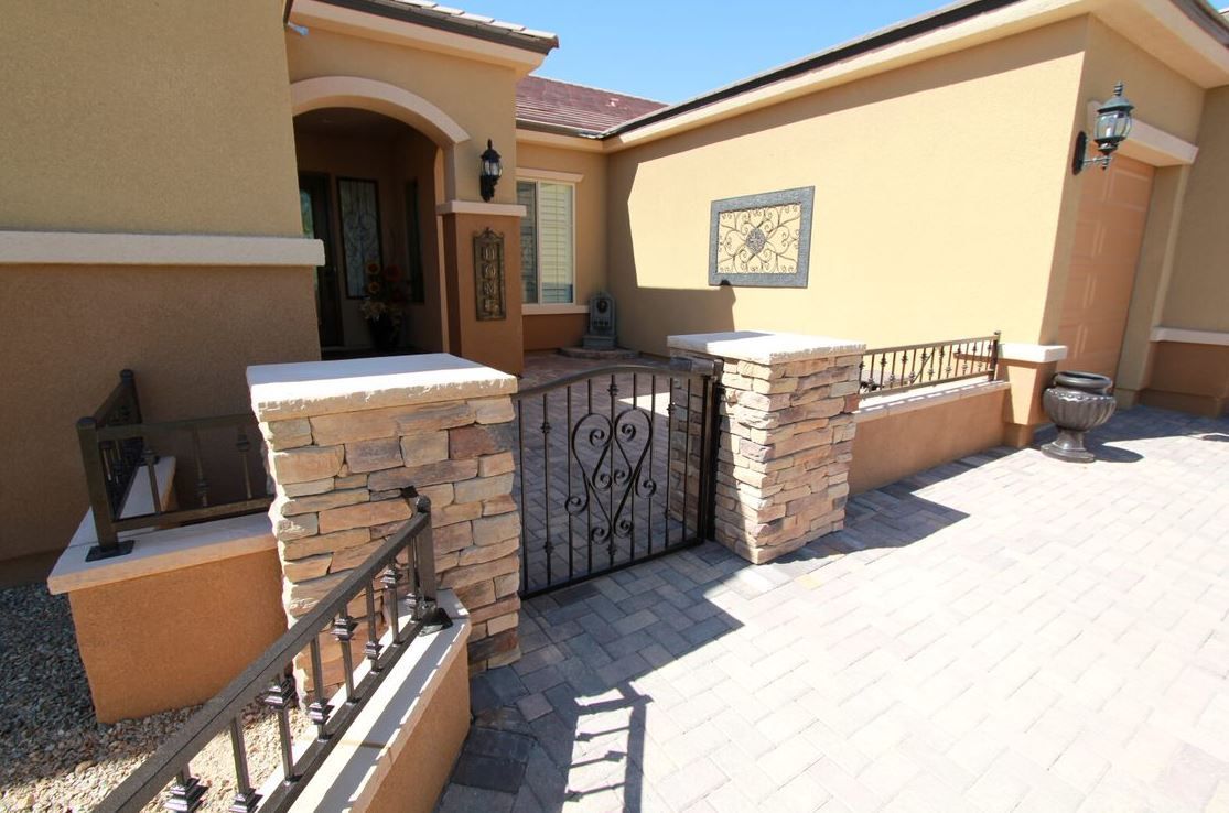 Hardscape-Pavers-Courtyard