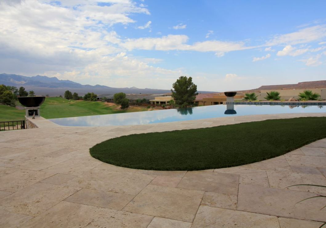 Beautifully Landscaped Pool