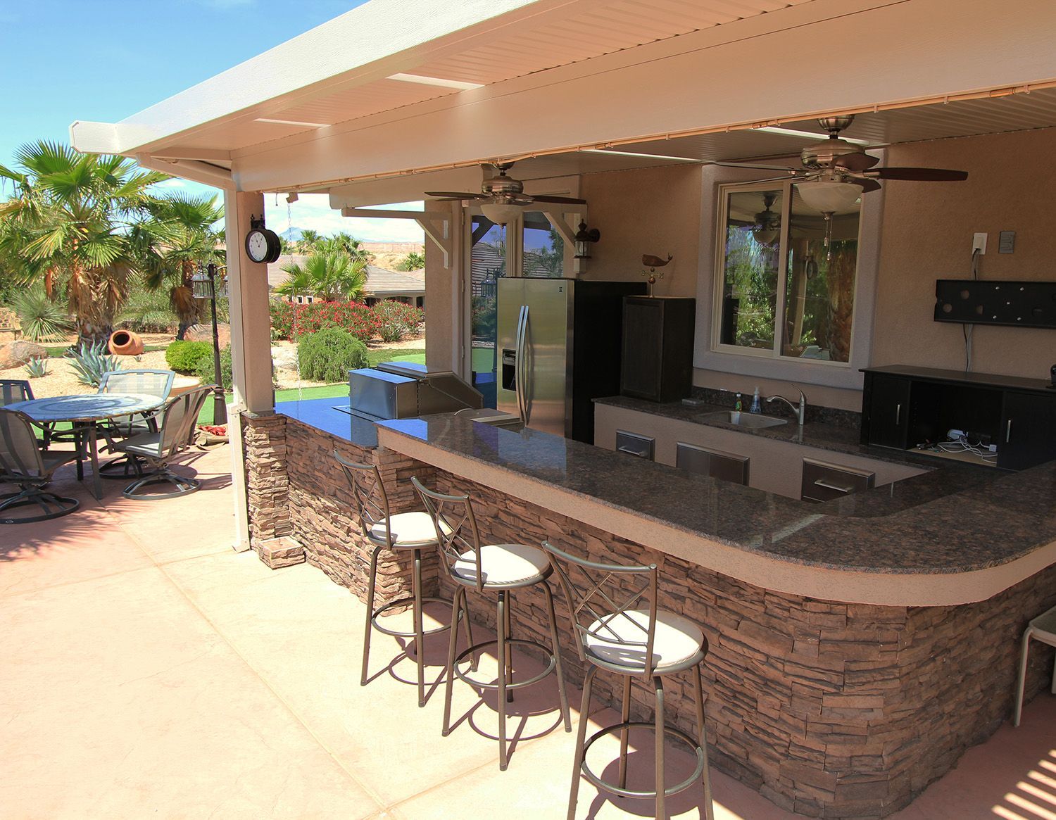 Outdoor Kitchen
