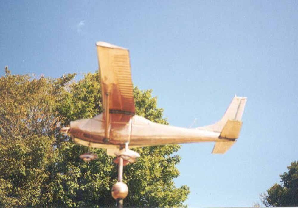 Airplane weathervane
