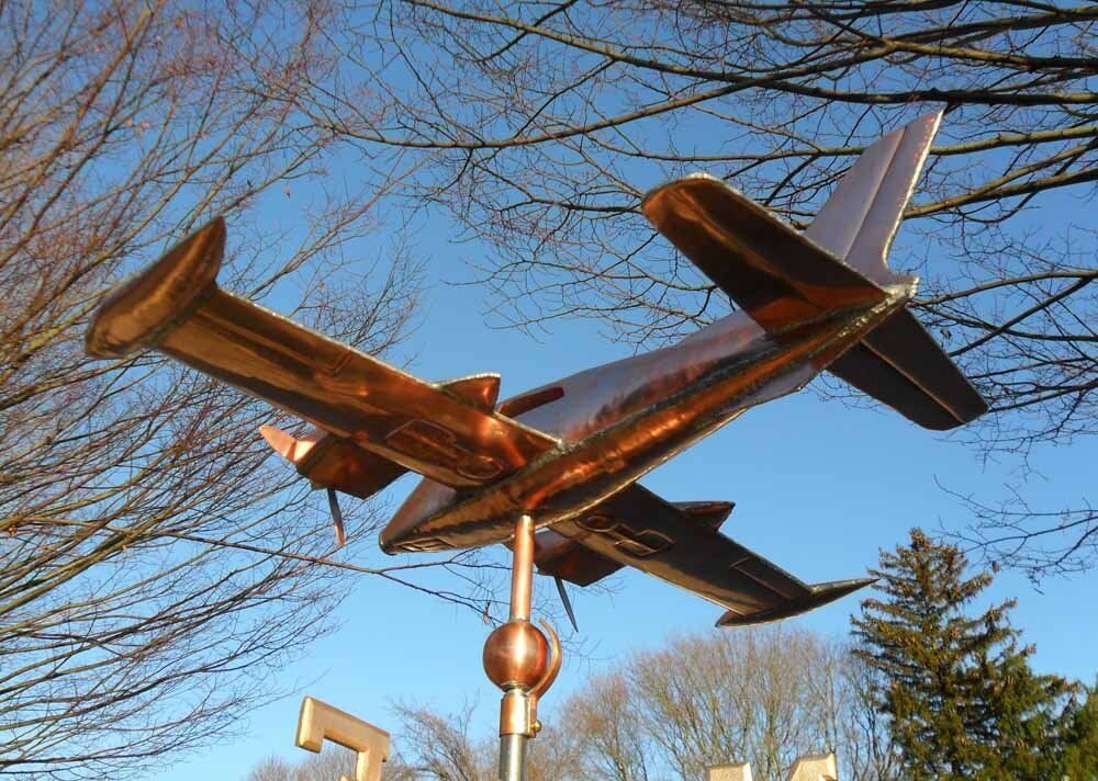 Airplane weathervane
