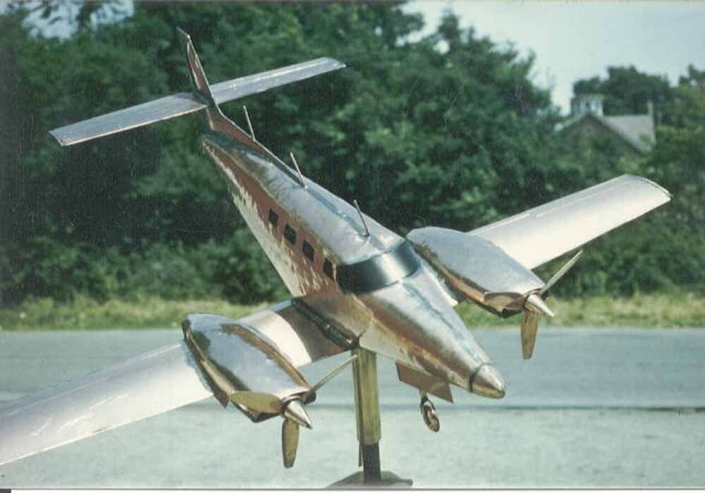 Airplane weathervane