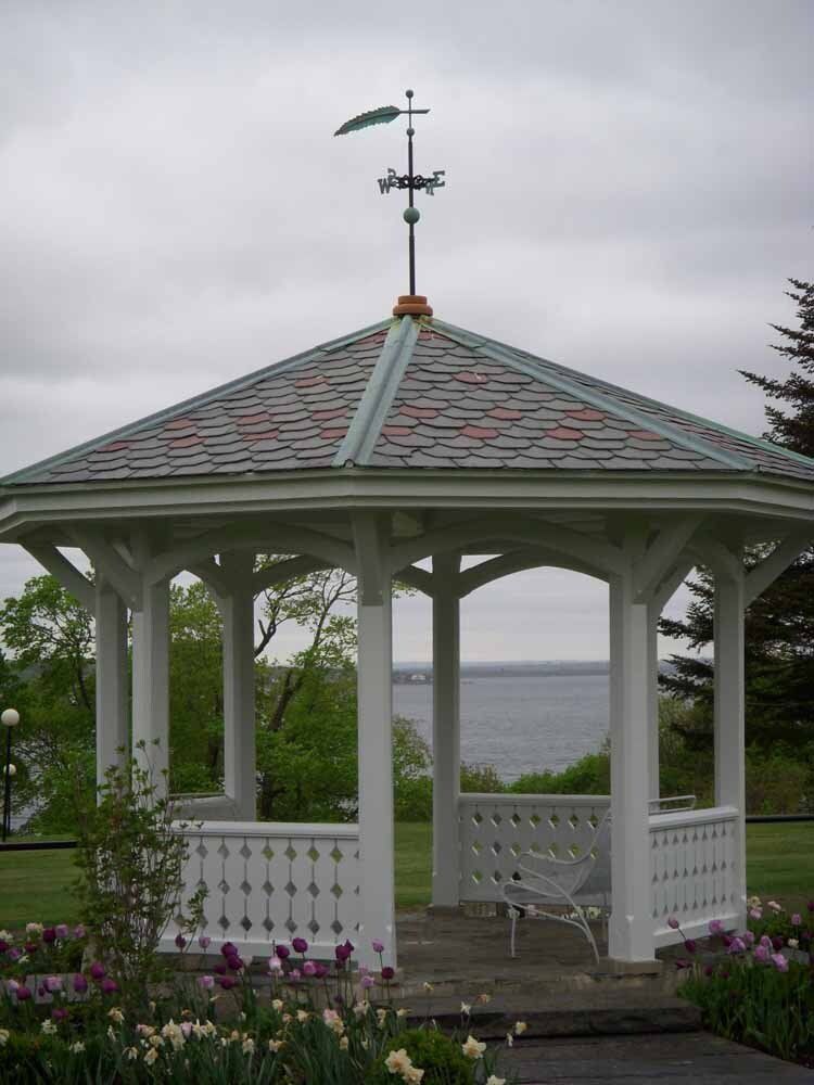 Landmark weathervane