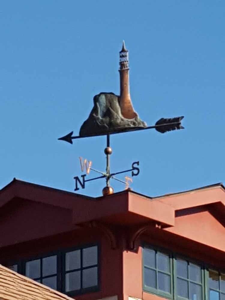 Structure weathervanes