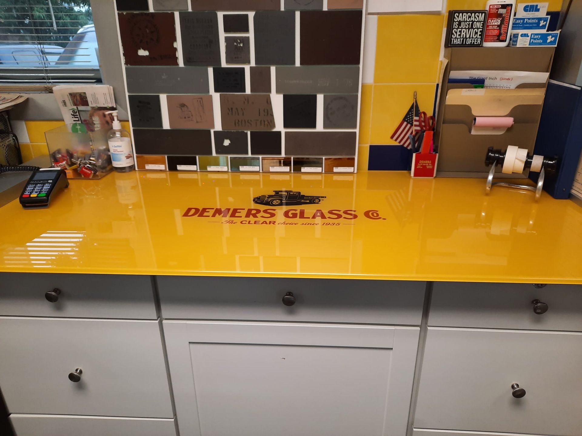 A yellow counter top with the word glass on it