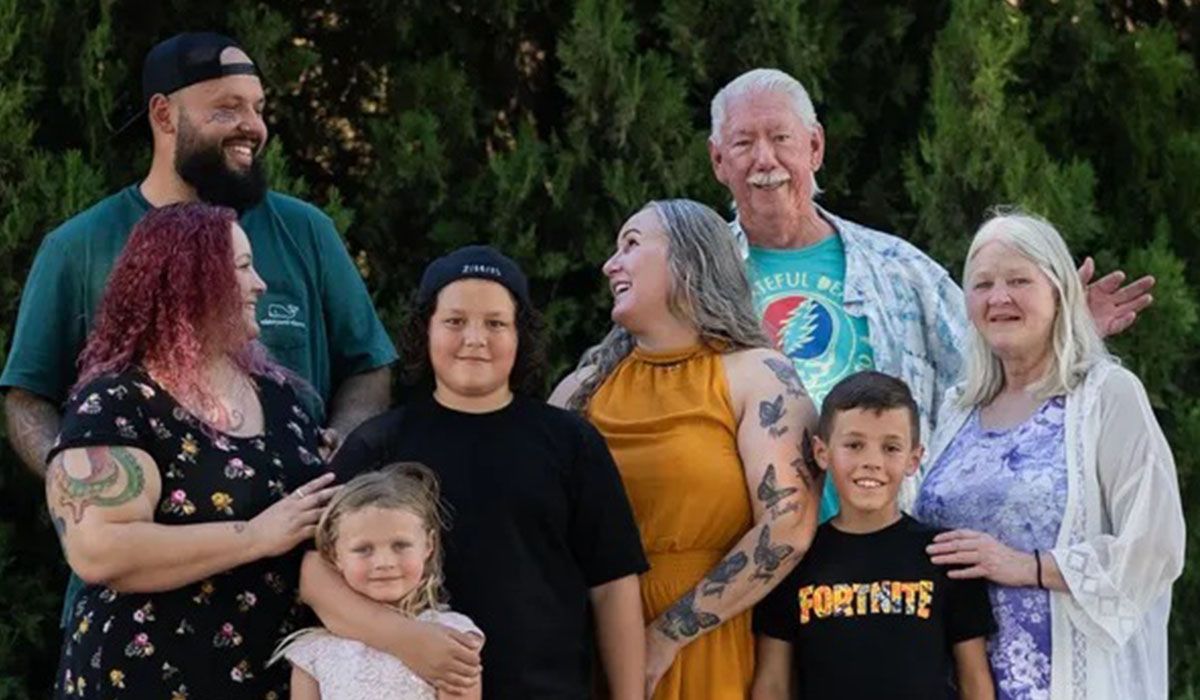 A large family is posing for a picture together.