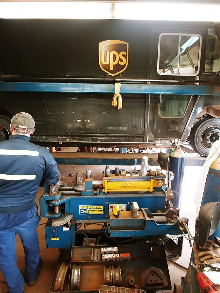 Lou's Custom Exhaust expert