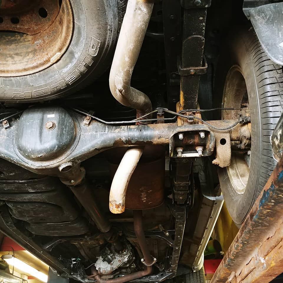 customized exhaust for UPS delivery vehicle before picture