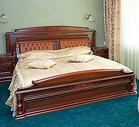 Bed with footboard