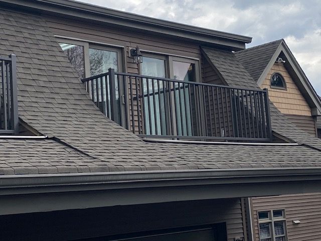 A house with a balcony on the top of it.