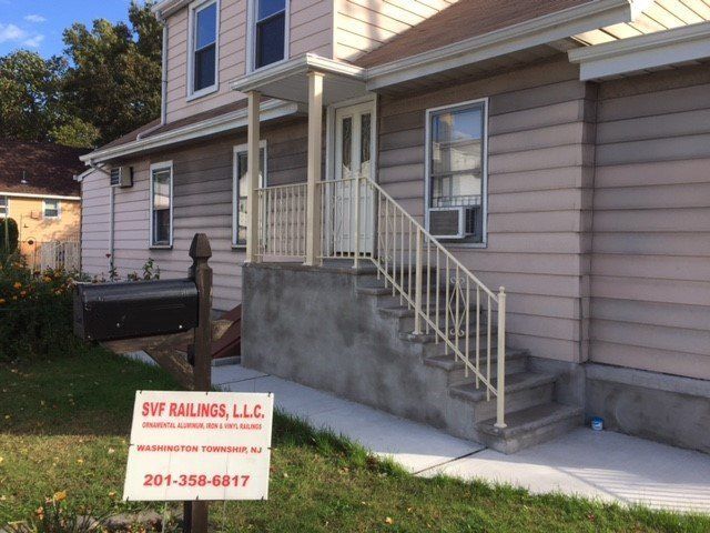 Residential Vinyl and PVC Railings for steps