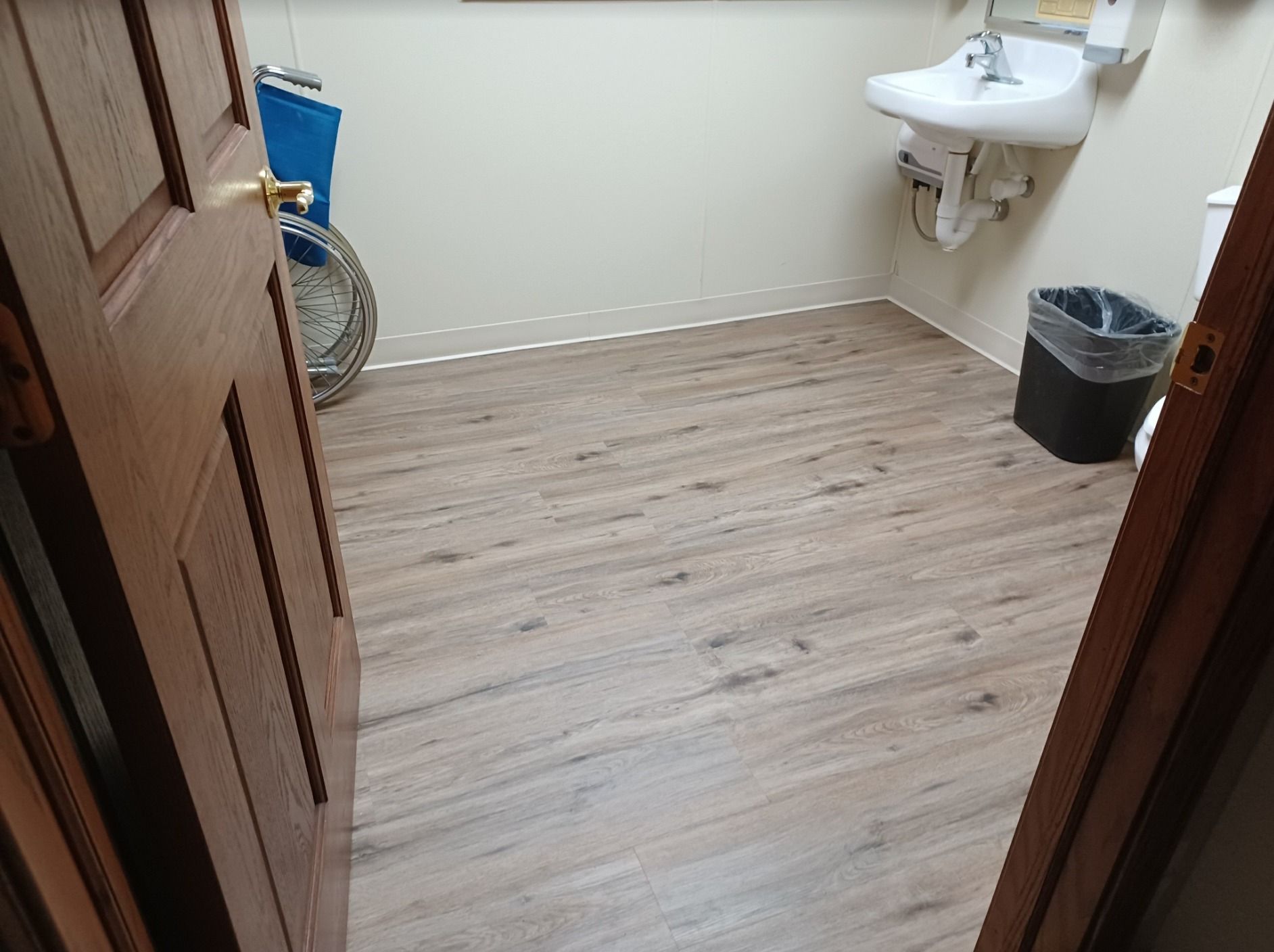 A bathroom with a sink.