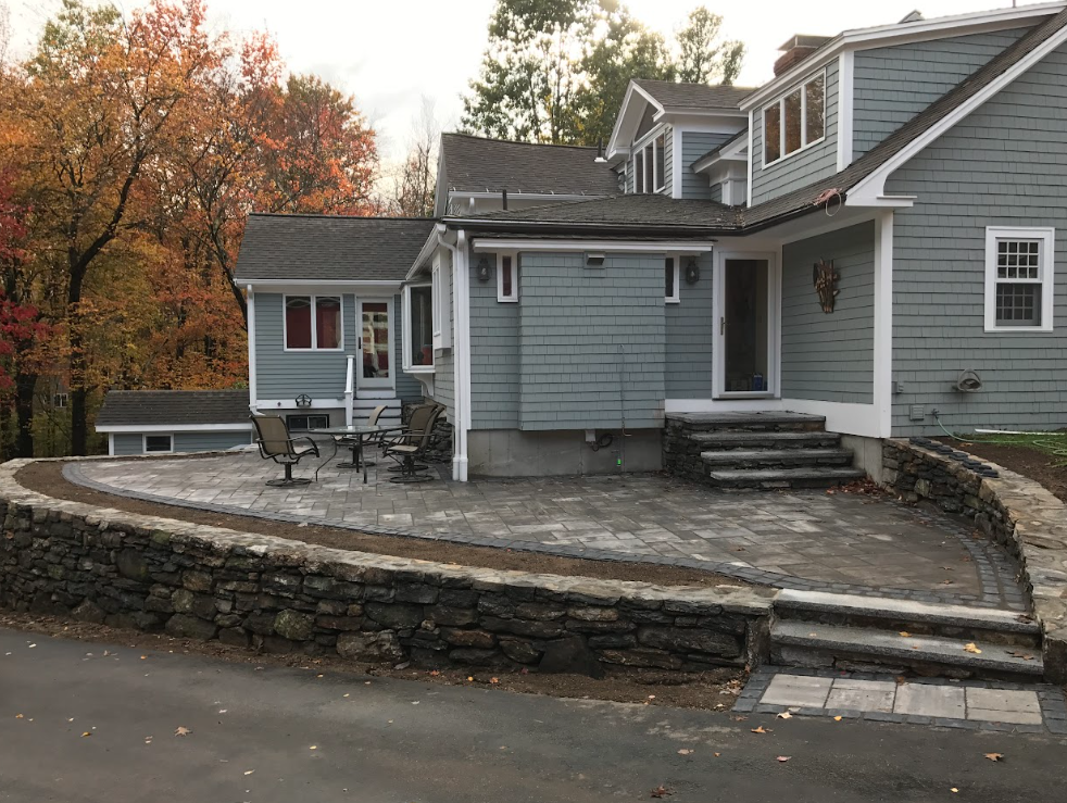 There is a fire pit in the backyard of a house.