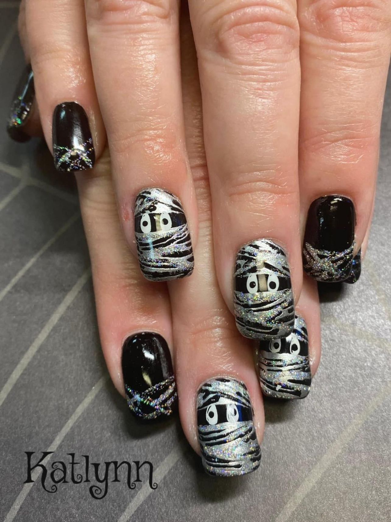 Mummy nail art