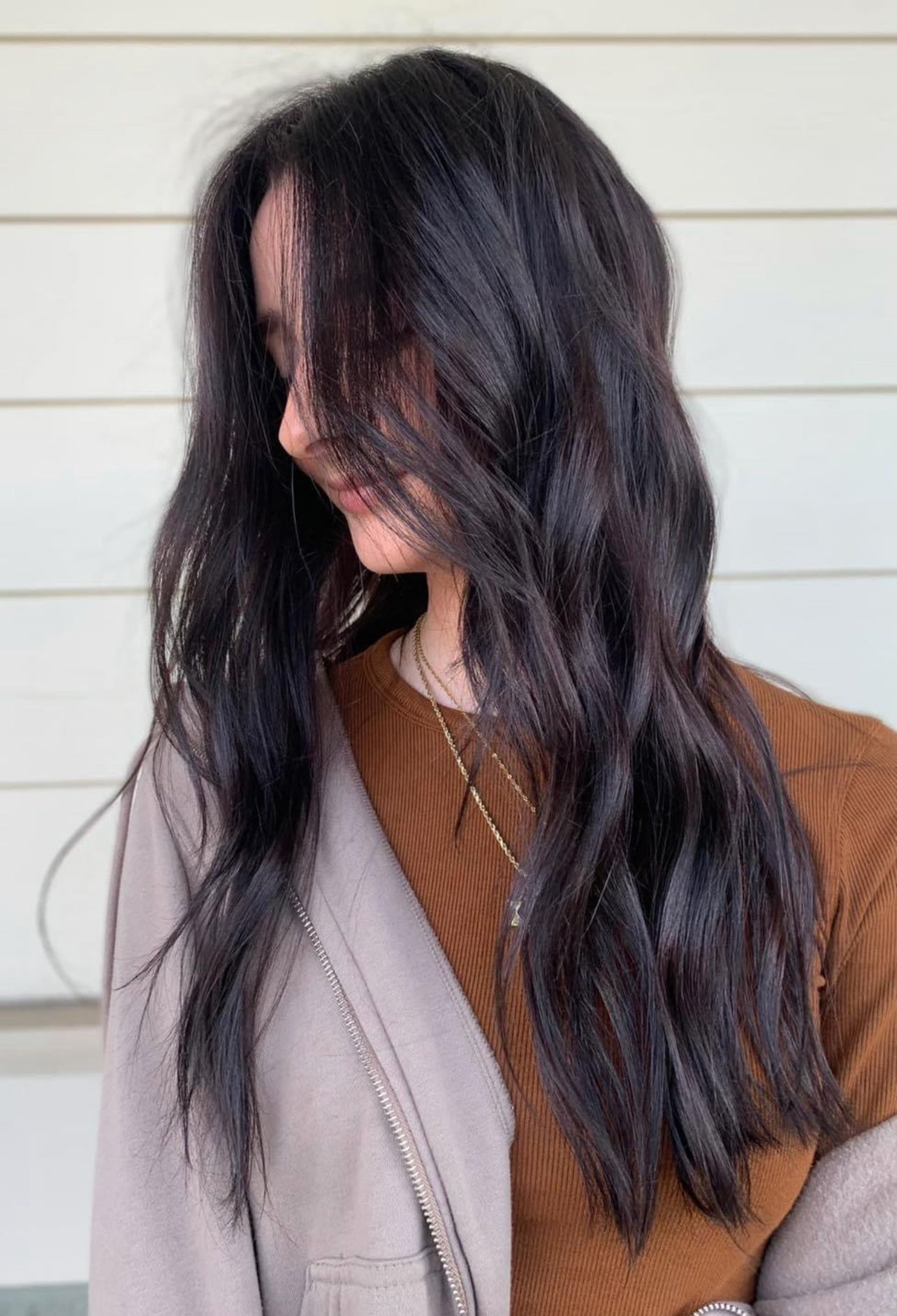 Long black and wavy hair