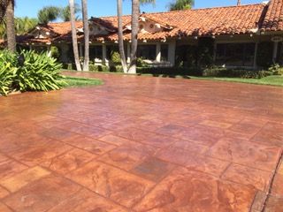 A large house with driveway in front of it.