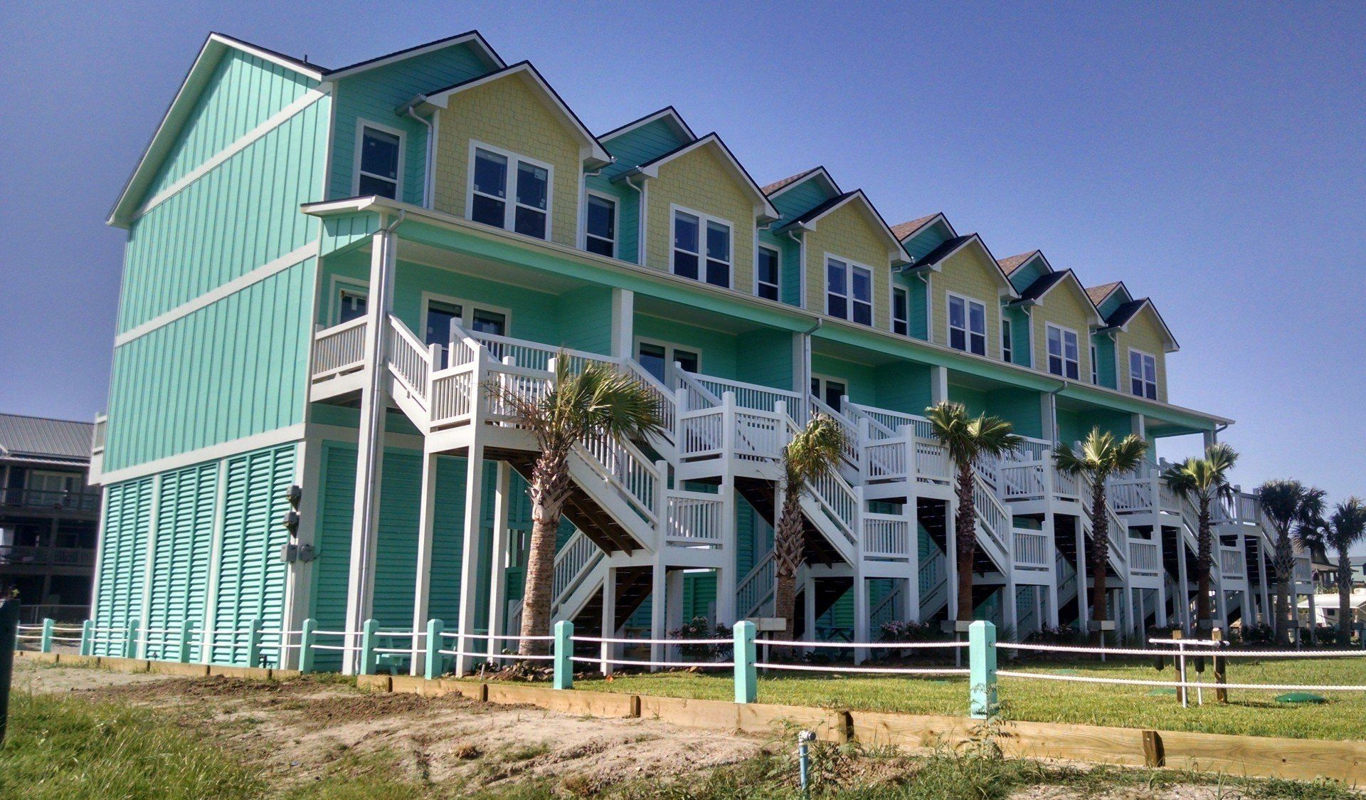 Building with gutter