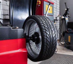 Car wheel balancing in tire service