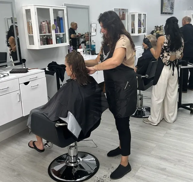 Bella - Hair Stylist Xsalonce