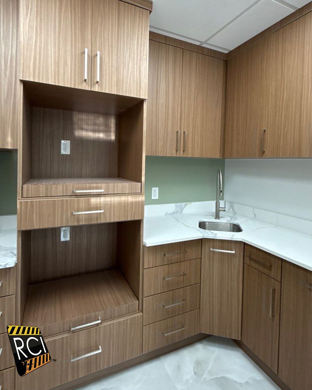 A kitchen with a sign that says roi on it