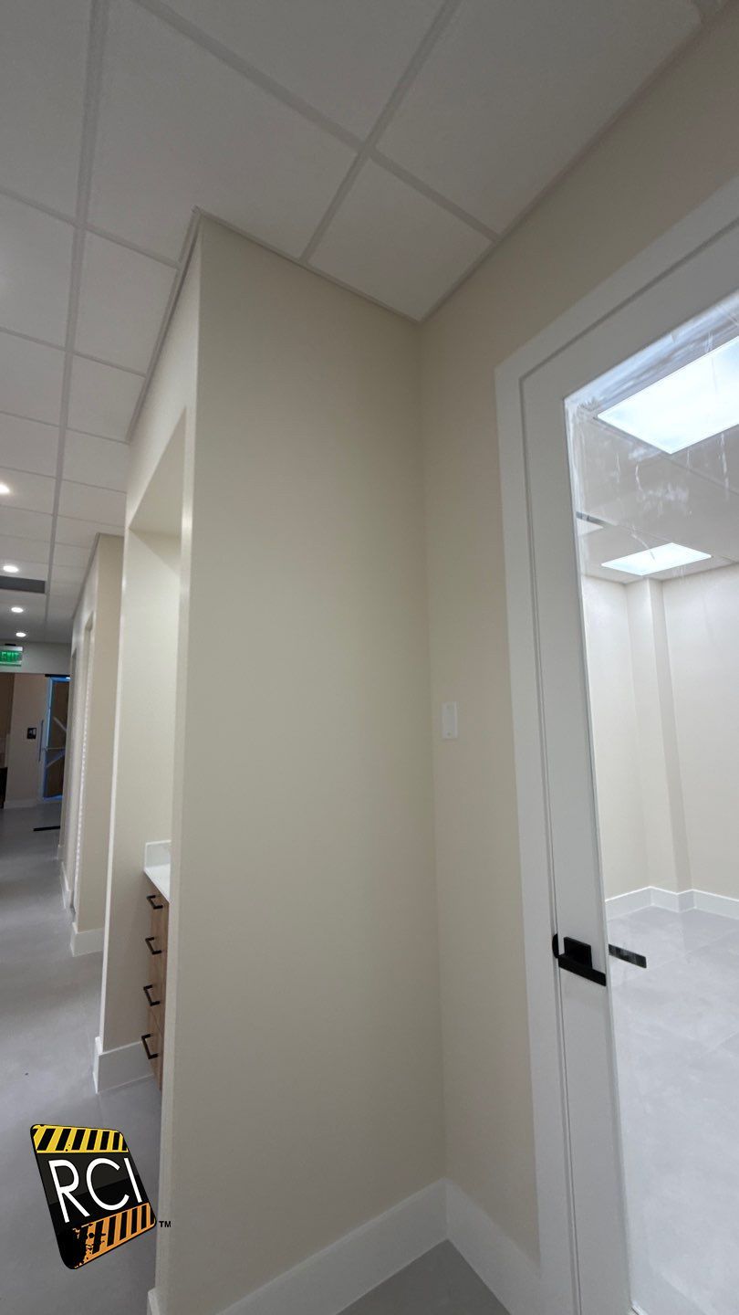 A hallway with a sign that says rc on it