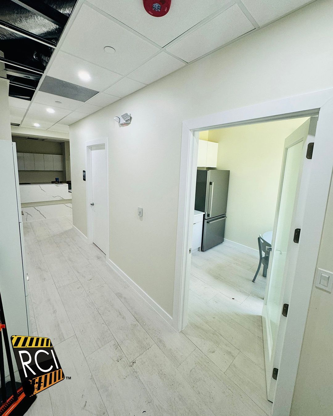 A hallway with a sign that says rci on it