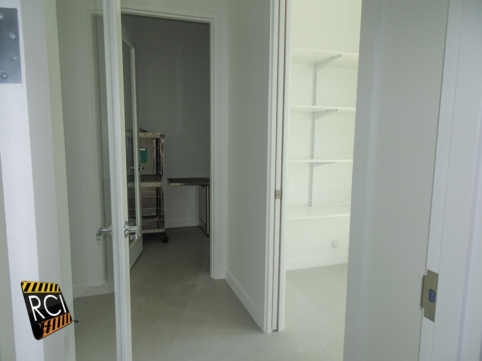 A hallway with a sign that says rci on it