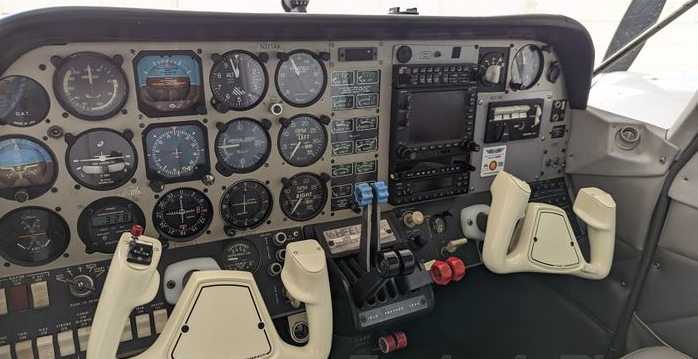 Beechcraft Duchess (BE76) Controller