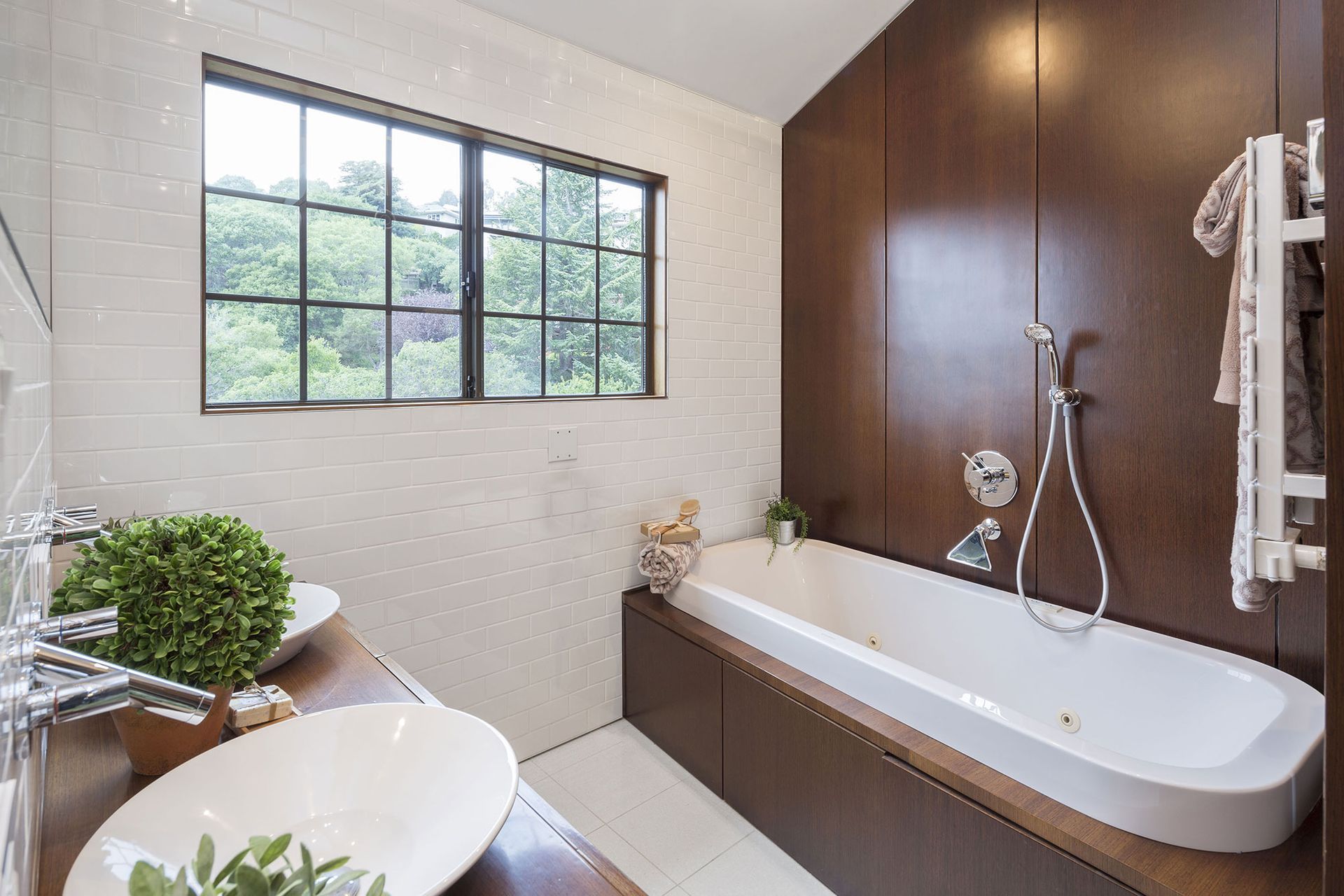CAN YOU PROFESSIONALLY RESURFACE A CAST IRON, STEEL OR FIBERGLASS TUB?