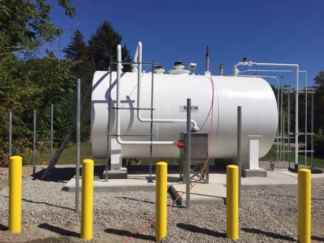 A white tank with yellow poles