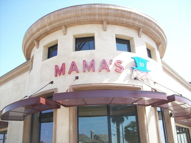 A building with a sign that says mama 's on it