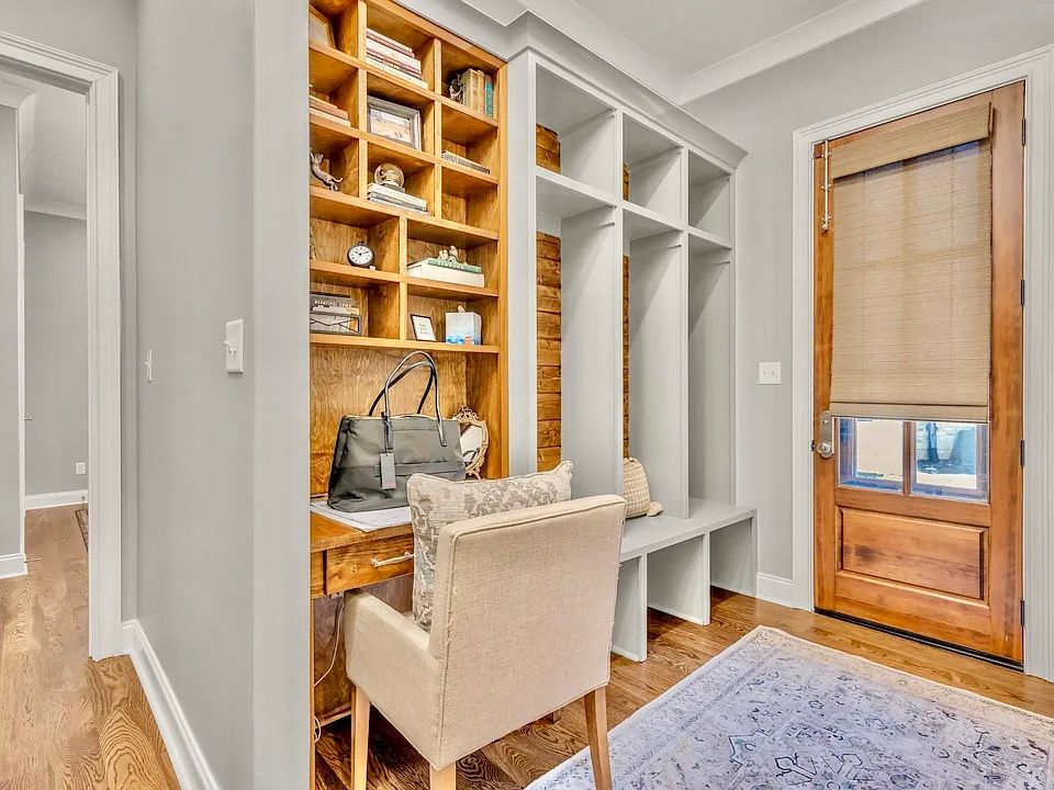 Neshoba, house interior