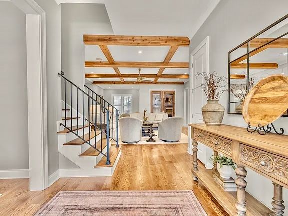 Neshoba, house interior