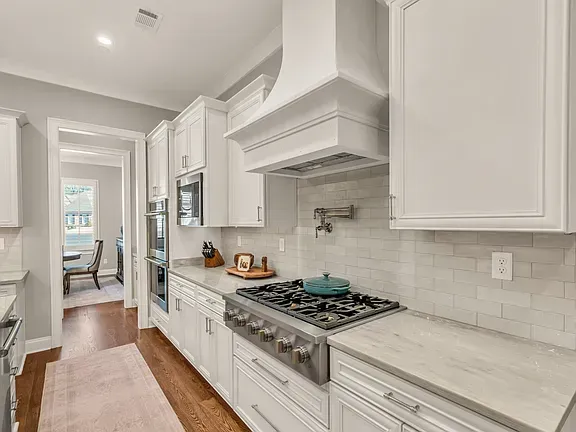 Neshoba, house interior