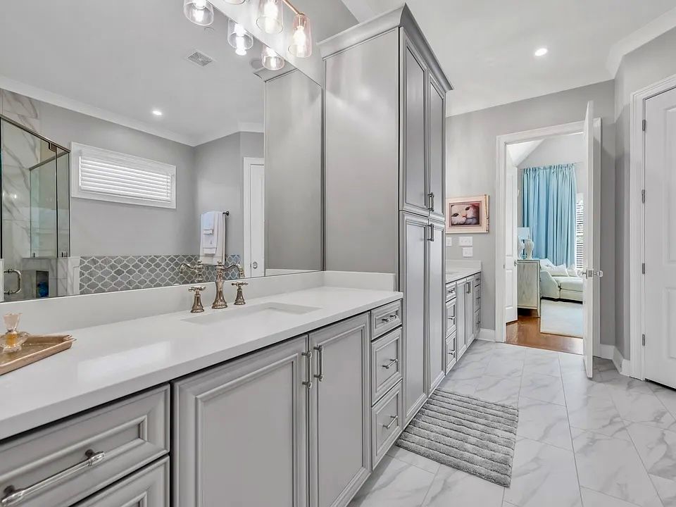 Neshoba, house interior