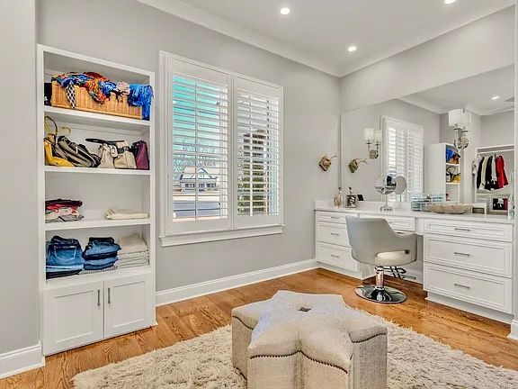 Neshoba, house interior