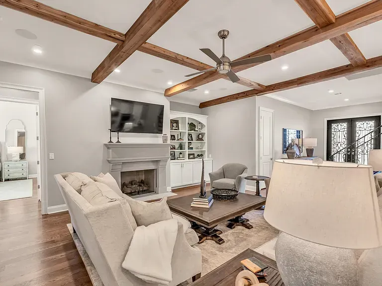 Neshoba, house interior