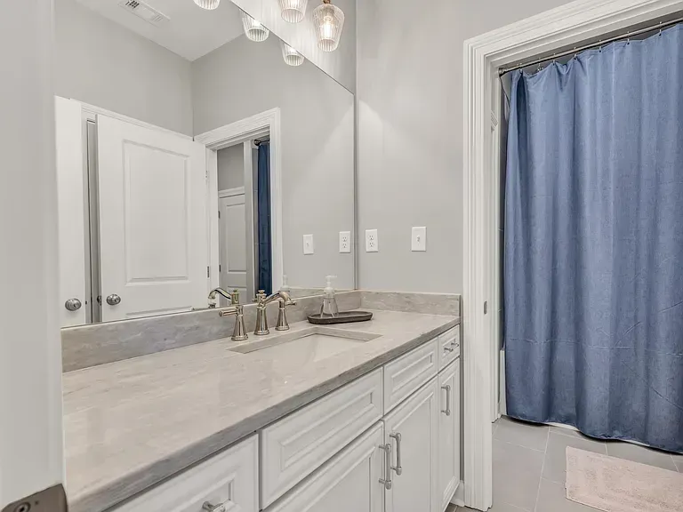 Neshoba, house interior