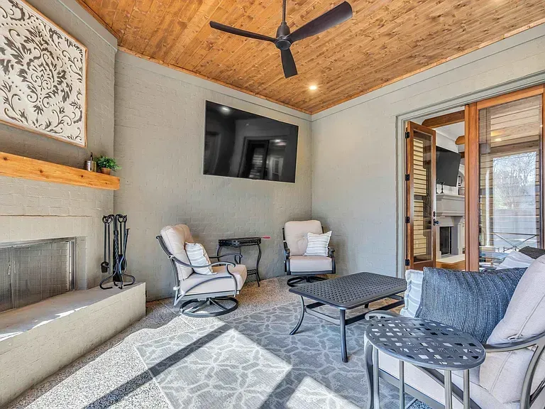 Neshoba, house interior