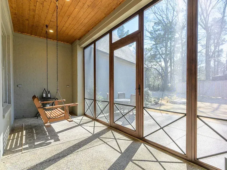 Neshoba, house interior